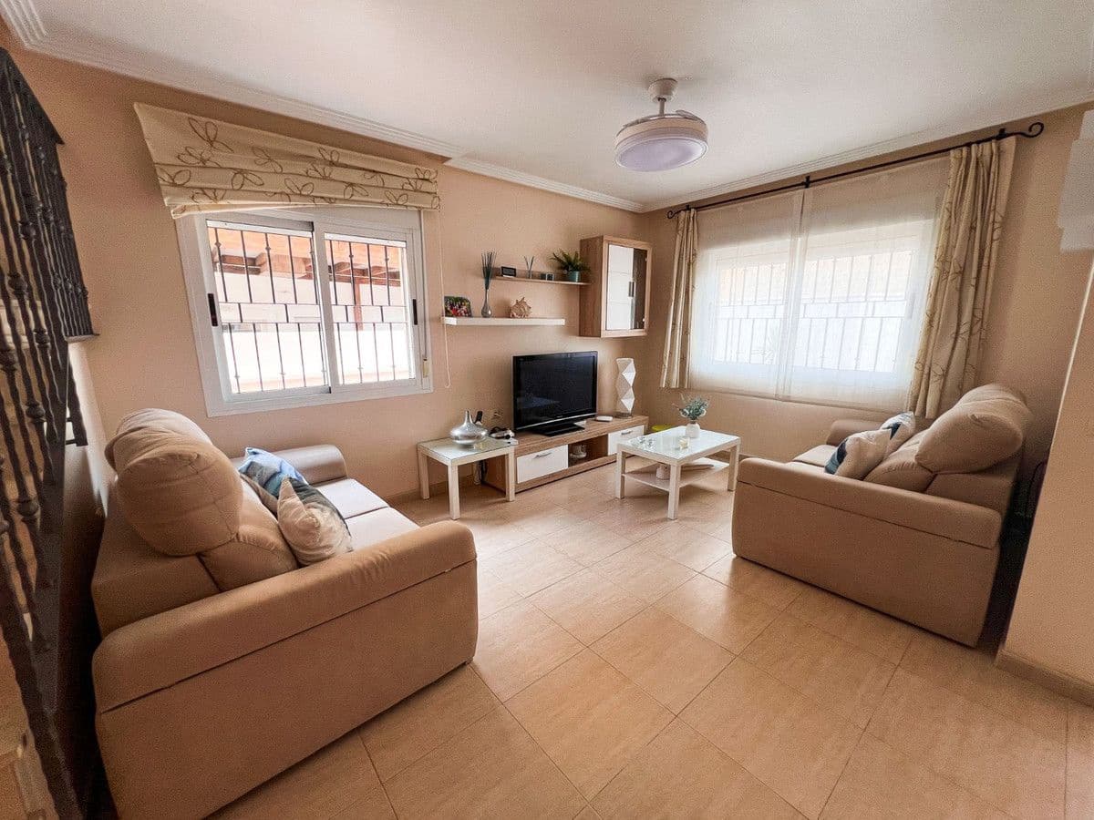 3 soverom Kjedet enebolig til salgs i Pilar de la Horadada - € 369 000 (Ref: 10013873)