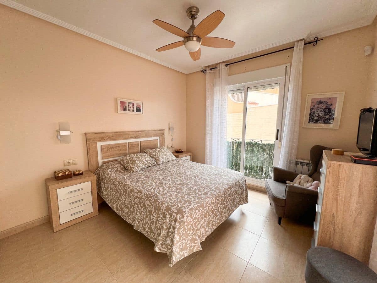 3 soverom Kjedet enebolig til salgs i Pilar de la Horadada - € 369 000 (Ref: 10013873)