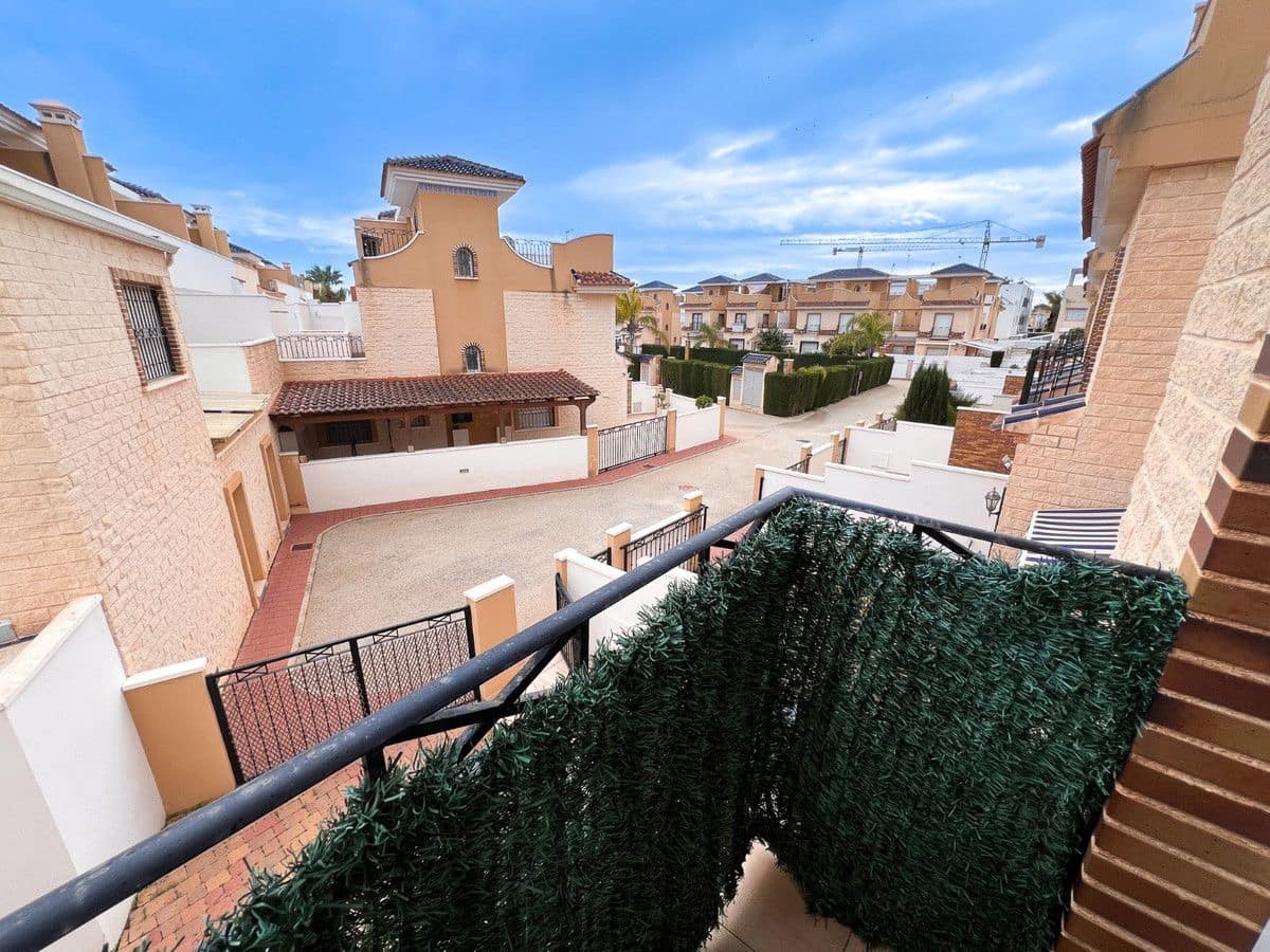 3 soverom Kjedet enebolig til salgs i Pilar de la Horadada - € 369 000 (Ref: 10013873)