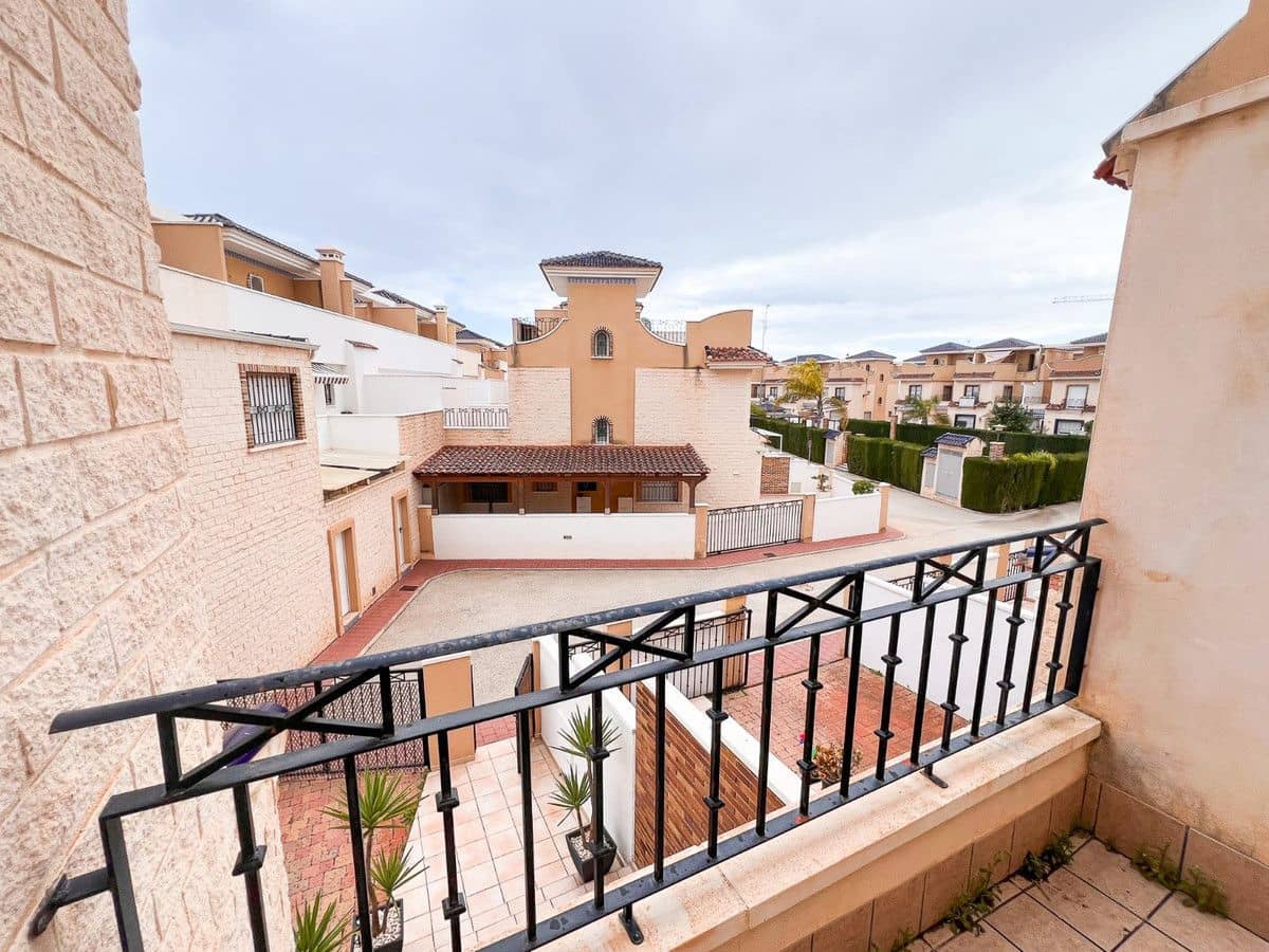3 soverom Kjedet enebolig til salgs i Pilar de la Horadada - € 369 000 (Ref: 10013873)