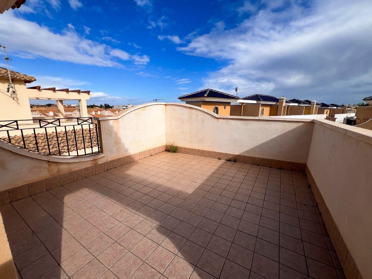 3 soverom Kjedet enebolig til salgs i Pilar de la Horadada - € 369 000 (Ref: 10013873)