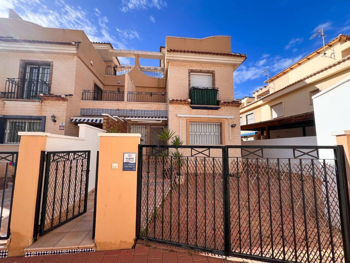 3 soverom Kjedet enebolig til salgs i Pilar de la Horadada - € 369 000 (Ref: 10013873)