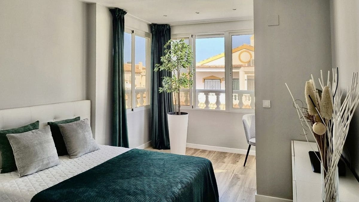 3 quarto Casa em Banda para venda em Orihuela Costa - 277 900 € (Ref: 10013880)