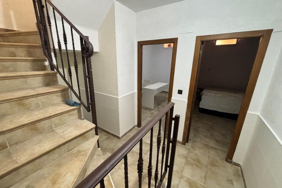5 sypialnia Dom na sprzedaż w Guardamar del Segura z basenem - 199 995 € (Ref: 10013885)