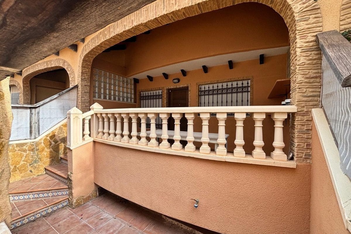 5 sypialnia Dom na sprzedaż w Guardamar del Segura z basenem - 199 995 € (Ref: 10013885)