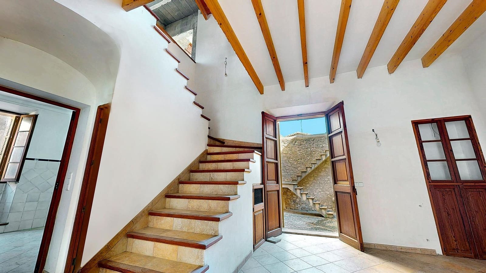 7 bedroom Townhouse for sale in Sineu with garage - € 780,000 (Ref: 10013888)