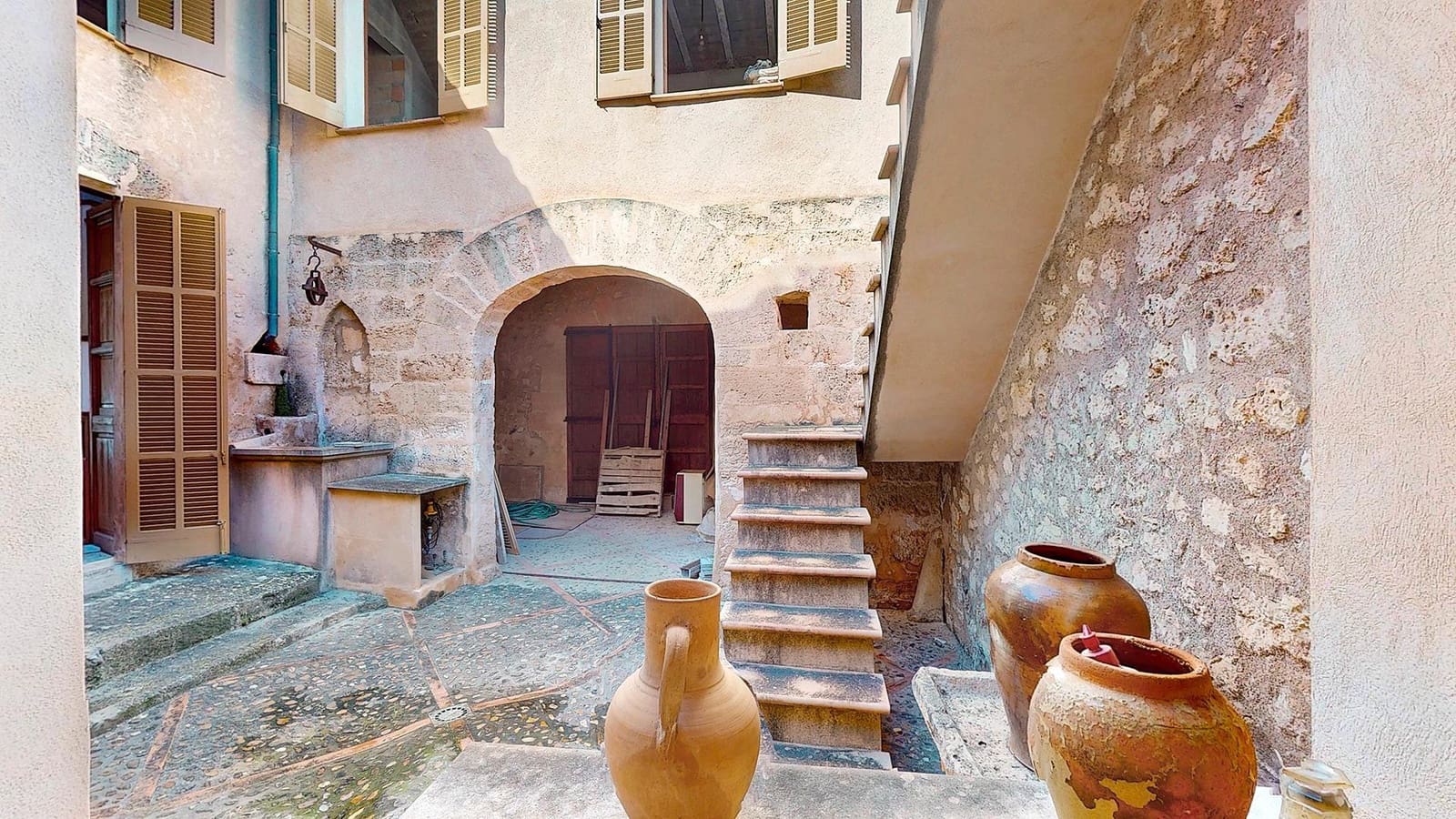 7 bedroom Townhouse for sale in Sineu with garage - € 780,000 (Ref: 10013888)