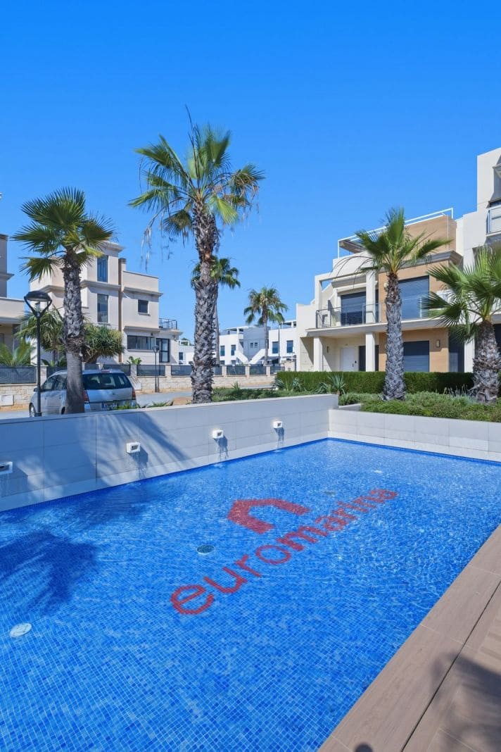 2 sovrum Lägenhet till salu i La Zenia med pool - 249 000 € (Ref: 10017781)