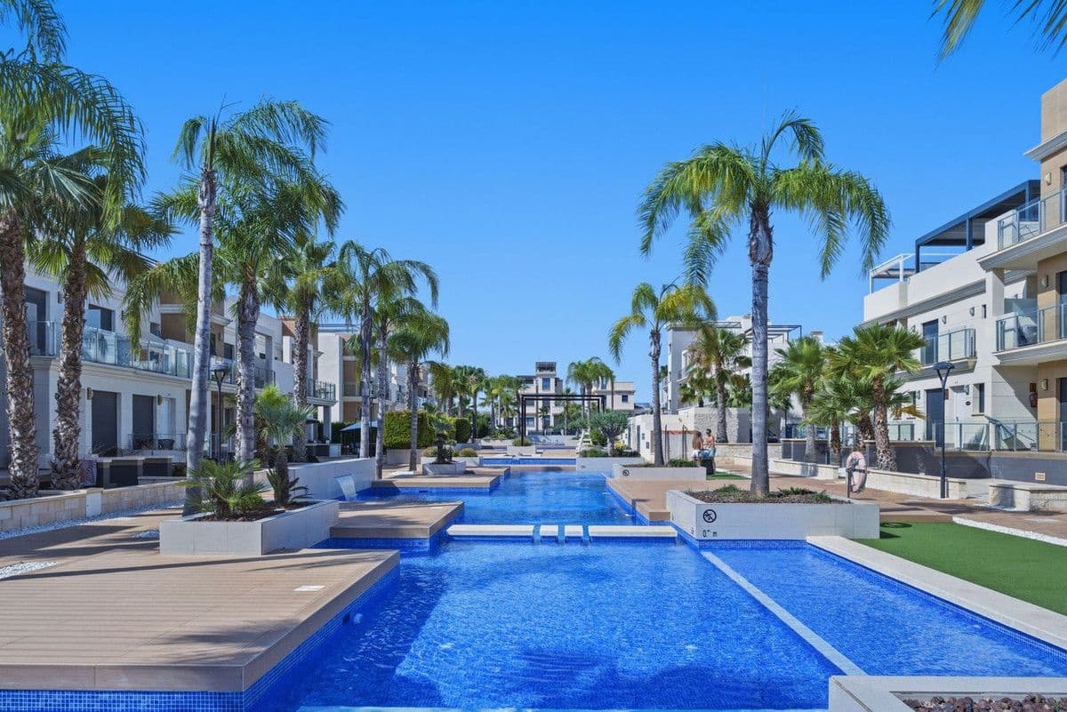 2 sovrum Lägenhet till salu i La Zenia med pool - 249 000 € (Ref: 10017781)