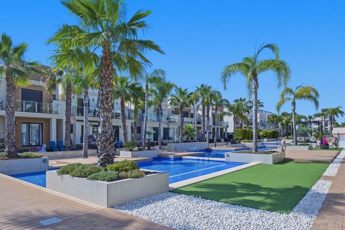 2 sovrum Lägenhet till salu i La Zenia med pool - 249 000 € (Ref: 10017781)