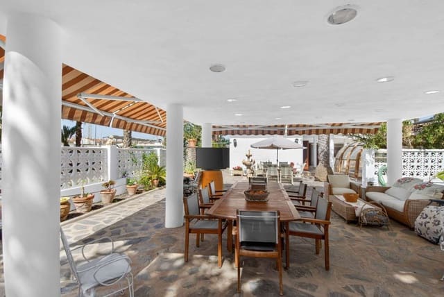 3 Zimmer Villa zu verkaufen in Lo Pagan, San Pedro del Pinatar mit Pool - 995.000 € (Ref: 10017804)