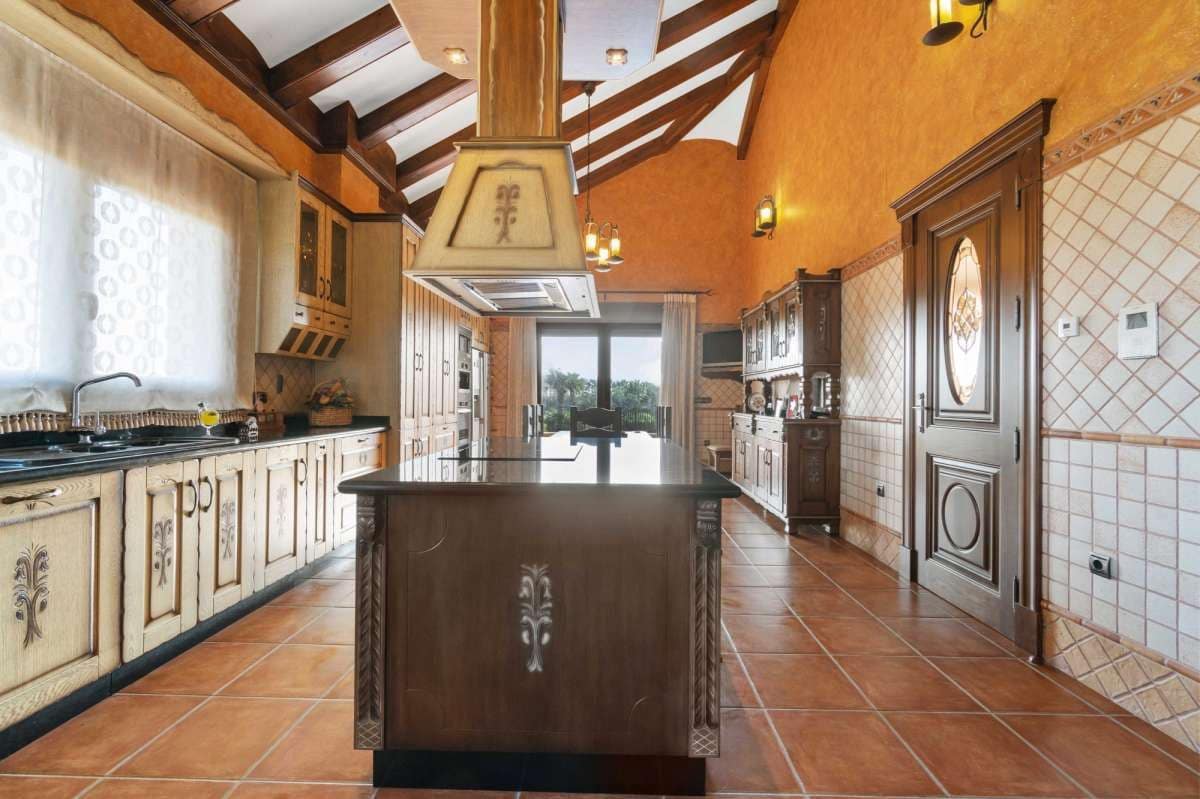 4 soveværelse Villa til salg i Orihuela med swimmingpool - € 1.799.990 (Ref: 10017805)
