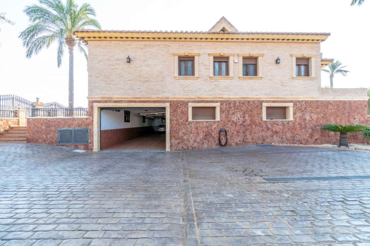 4 soveværelse Villa til salg i Orihuela med swimmingpool - € 1.799.990 (Ref: 10017805)