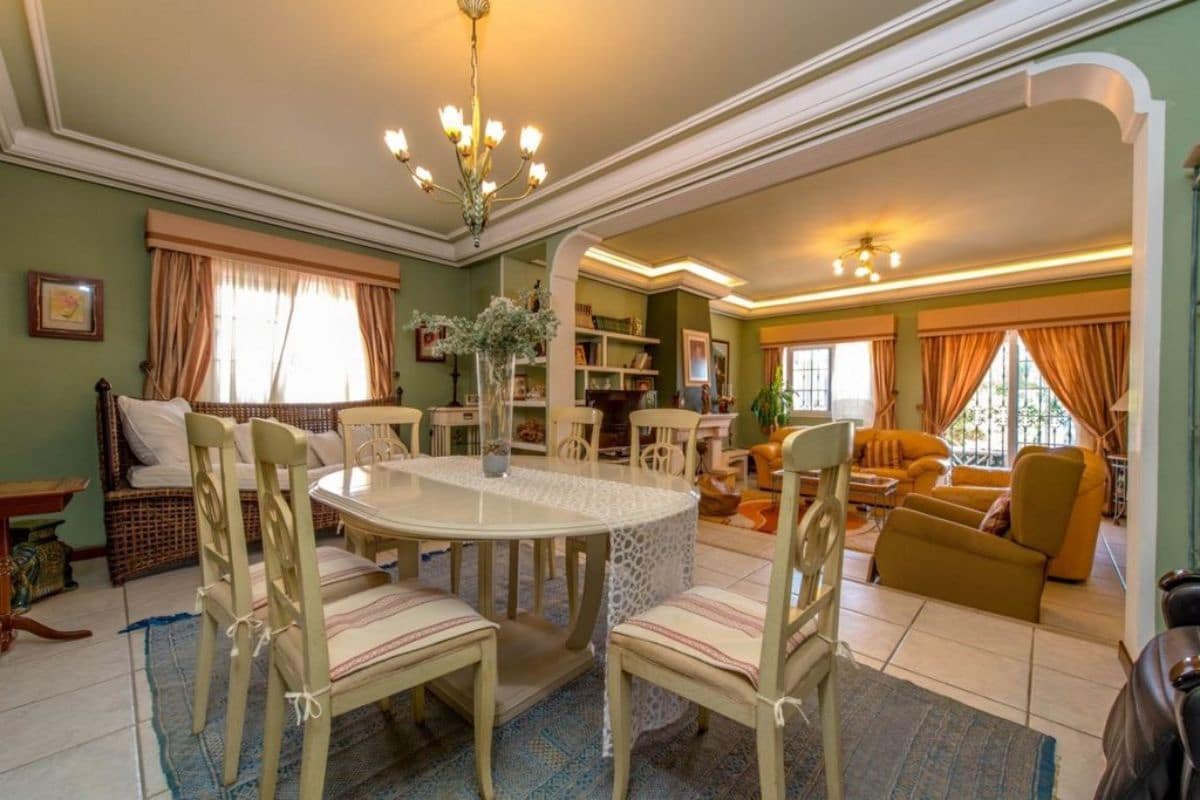 6 makuuhuone Huvila myytävänä paikassa La Mata - 950 000 € (Ref: 10017809)