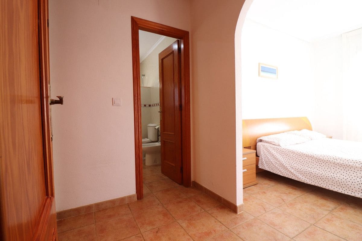 Chalet de 3 habitaciones en San Miguel de Salinas en venta con piscina - 250.000 € (Ref: 10017814)