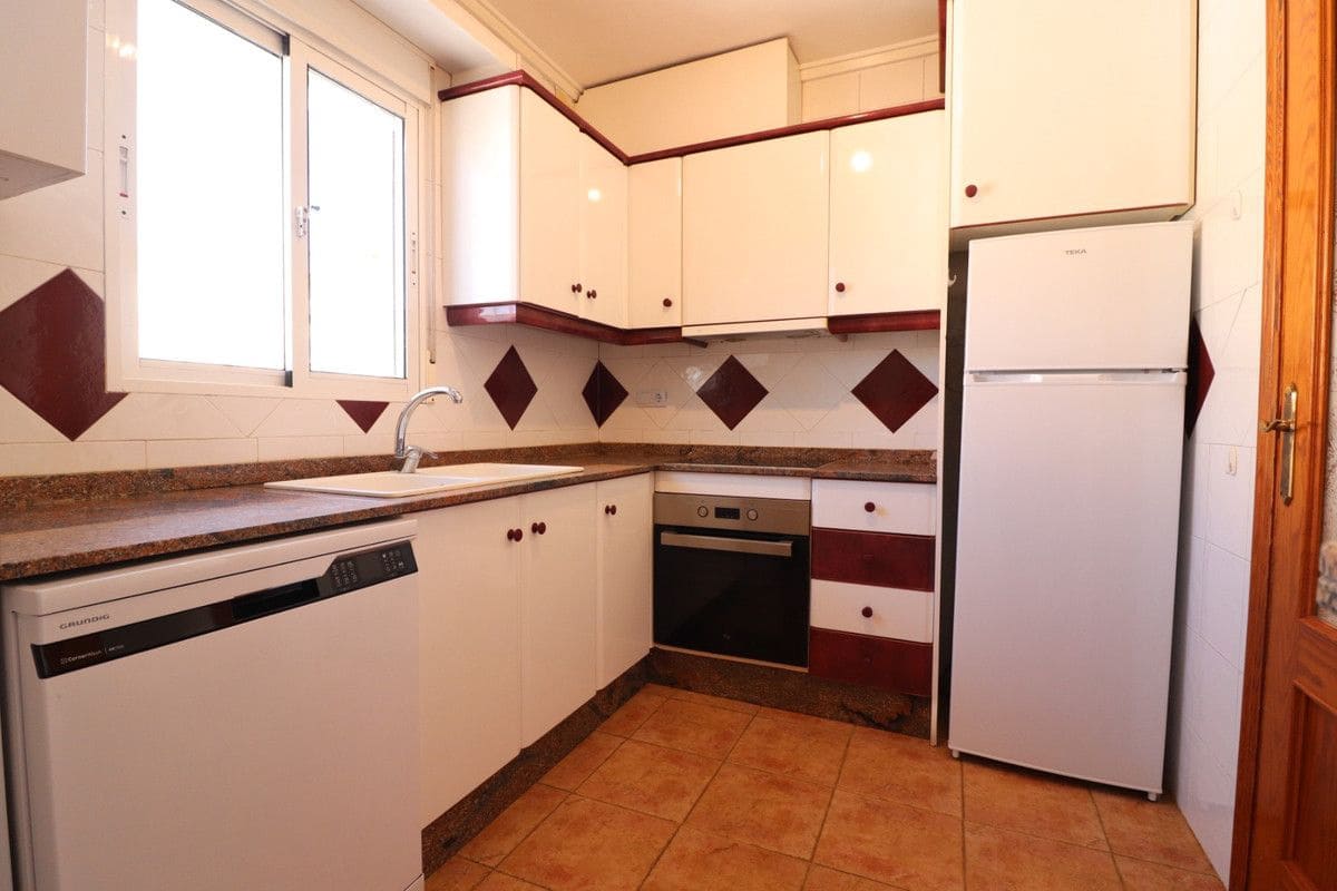 Chalet de 3 habitaciones en San Miguel de Salinas en venta con piscina - 250.000 € (Ref: 10017814)