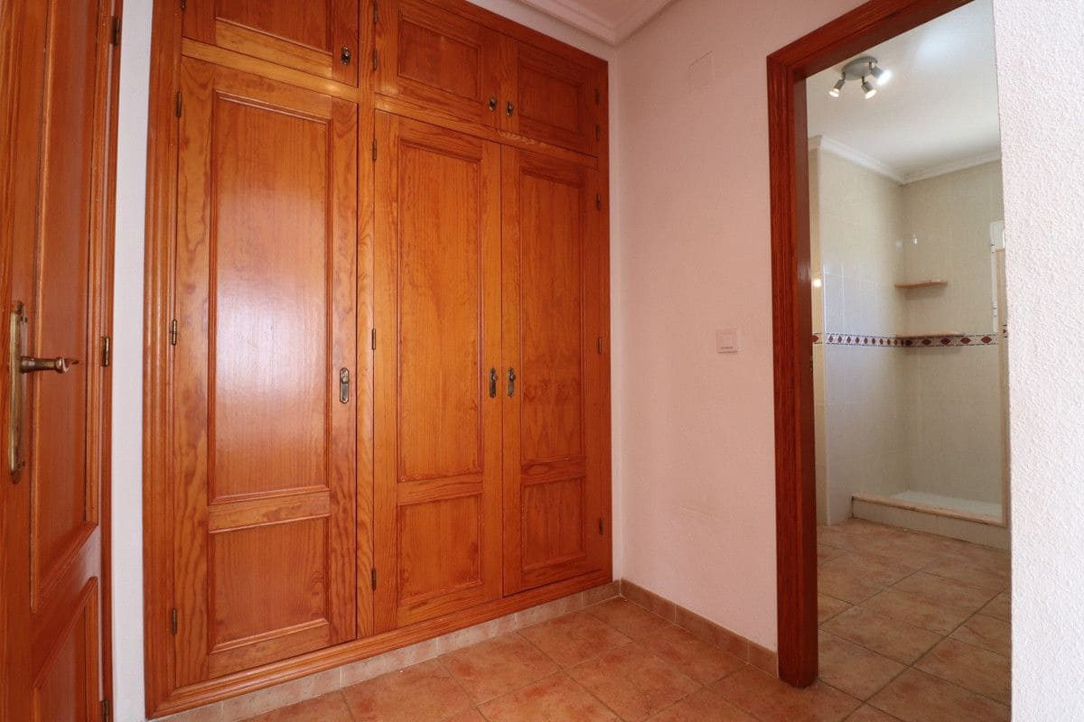 Chalet de 3 habitaciones en San Miguel de Salinas en venta con piscina - 250.000 € (Ref: 10017814)