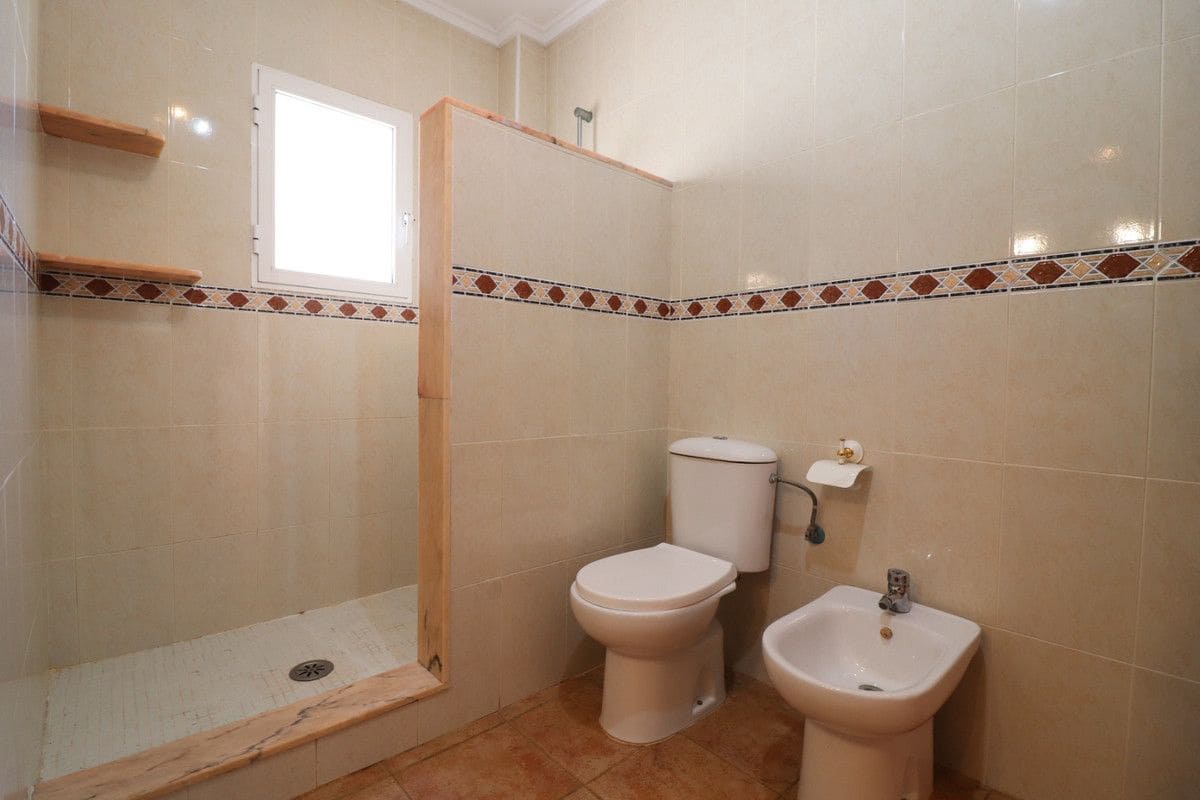 Chalet de 3 habitaciones en San Miguel de Salinas en venta con piscina - 250.000 € (Ref: 10017814)