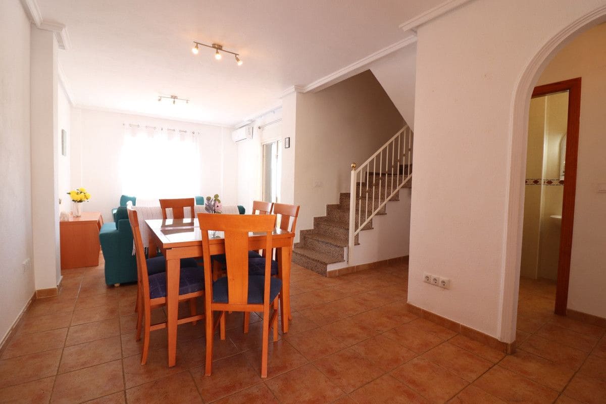Chalet de 3 habitaciones en San Miguel de Salinas en venta con piscina - 250.000 € (Ref: 10017814)