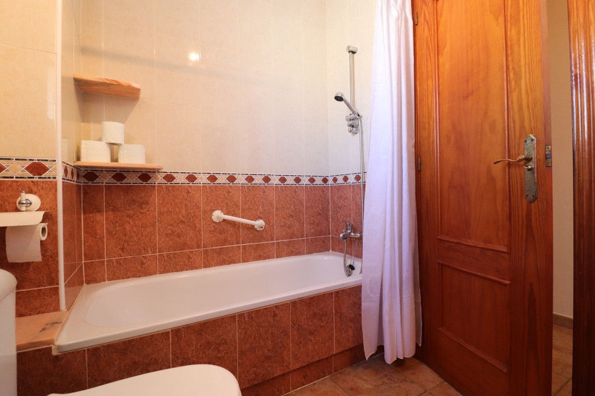 Chalet de 3 habitaciones en San Miguel de Salinas en venta con piscina - 250.000 € (Ref: 10017814)