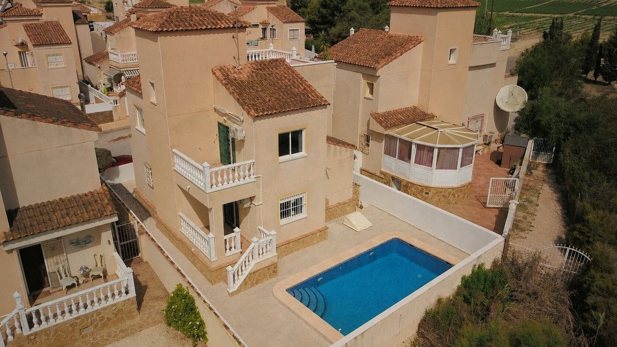Chalet de 3 habitaciones en San Miguel de Salinas en venta con piscina - 250.000 € (Ref: 10017814)