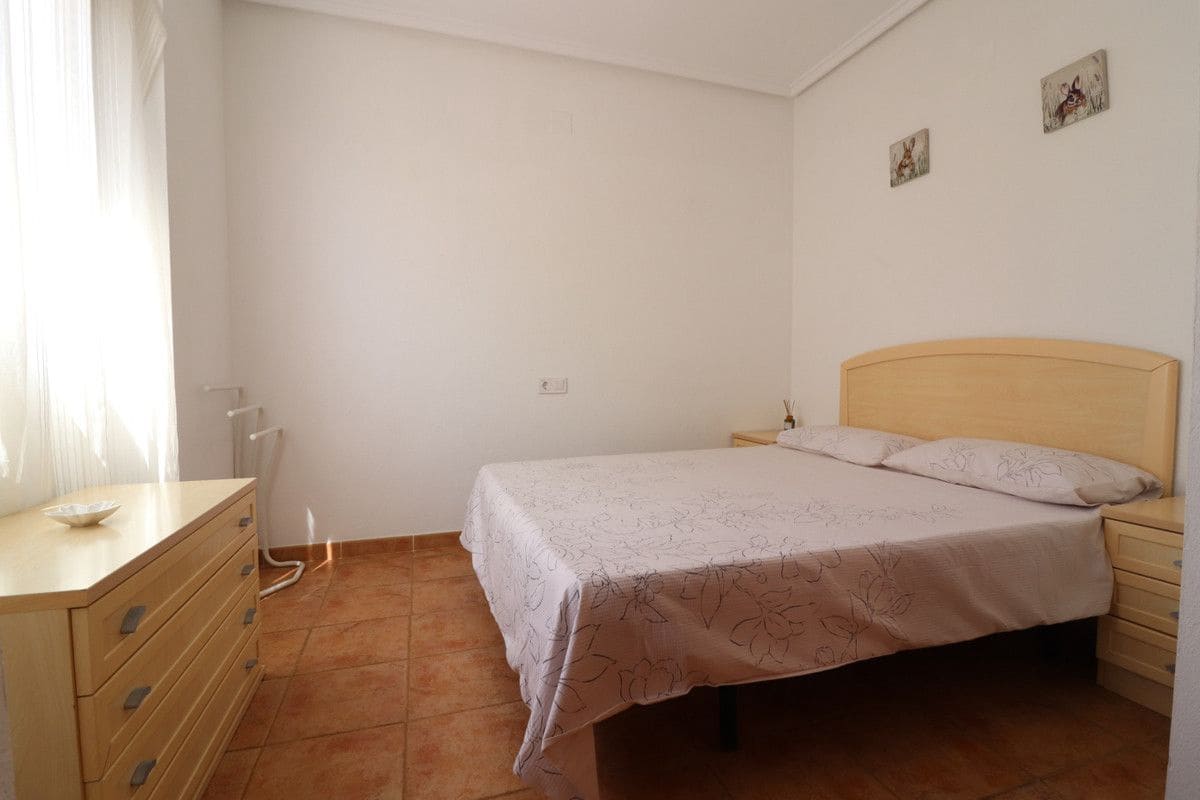 Chalet de 3 habitaciones en San Miguel de Salinas en venta con piscina - 250.000 € (Ref: 10017814)