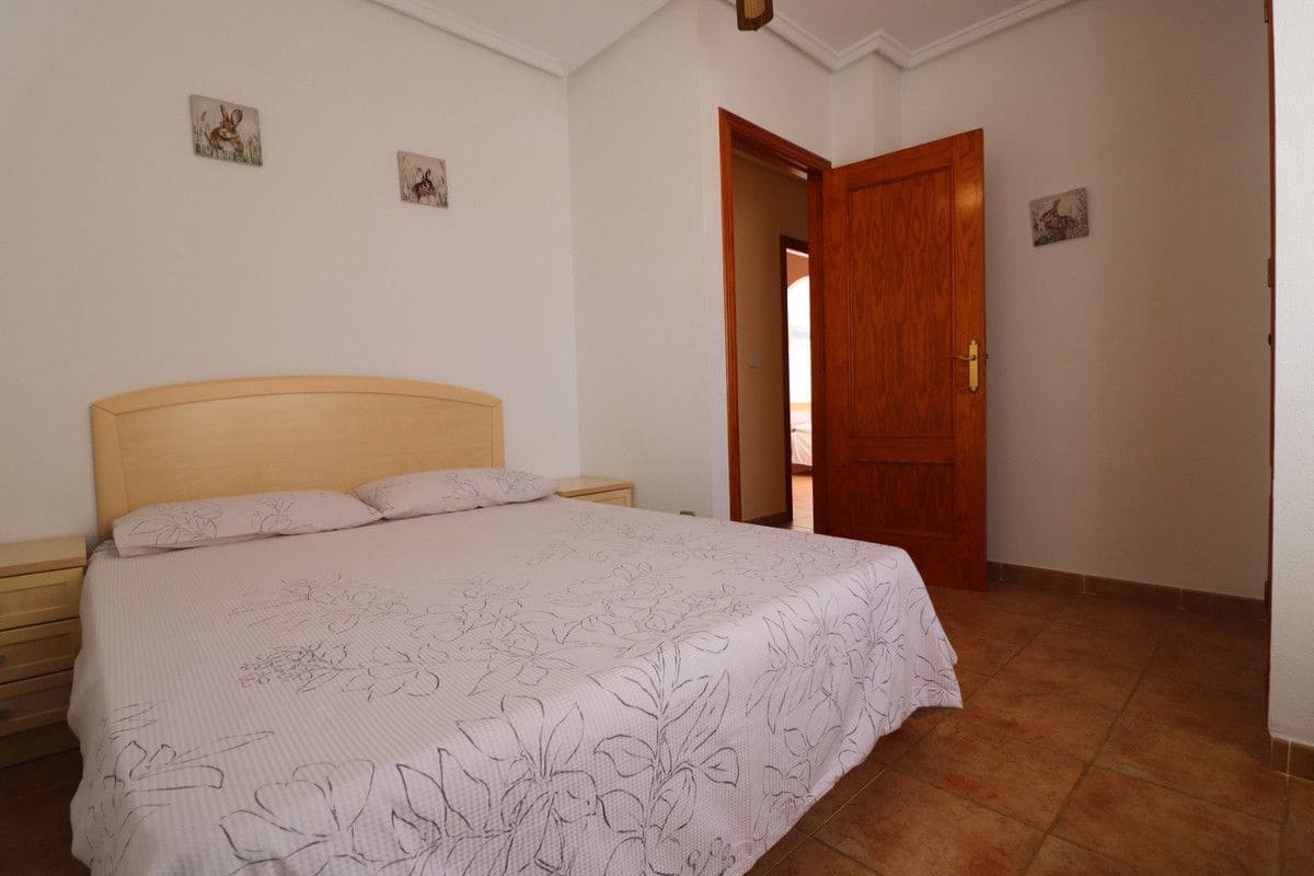 Chalet de 3 habitaciones en San Miguel de Salinas en venta con piscina - 250.000 € (Ref: 10017814)