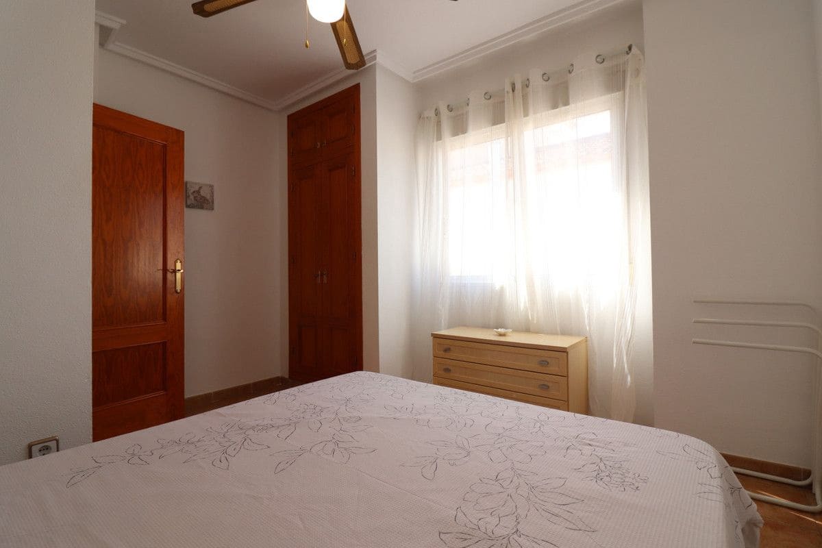 Chalet de 3 habitaciones en San Miguel de Salinas en venta con piscina - 250.000 € (Ref: 10017814)