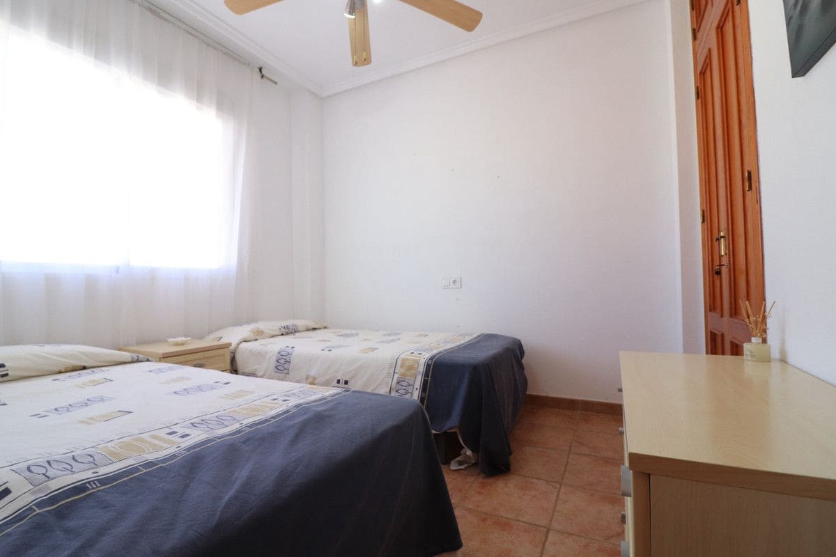 Chalet de 3 habitaciones en San Miguel de Salinas en venta con piscina - 250.000 € (Ref: 10017814)