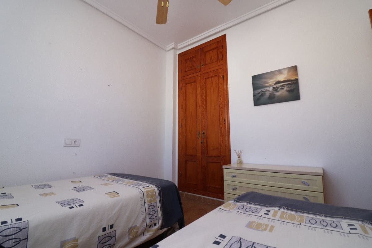 Chalet de 3 habitaciones en San Miguel de Salinas en venta con piscina - 250.000 € (Ref: 10017814)