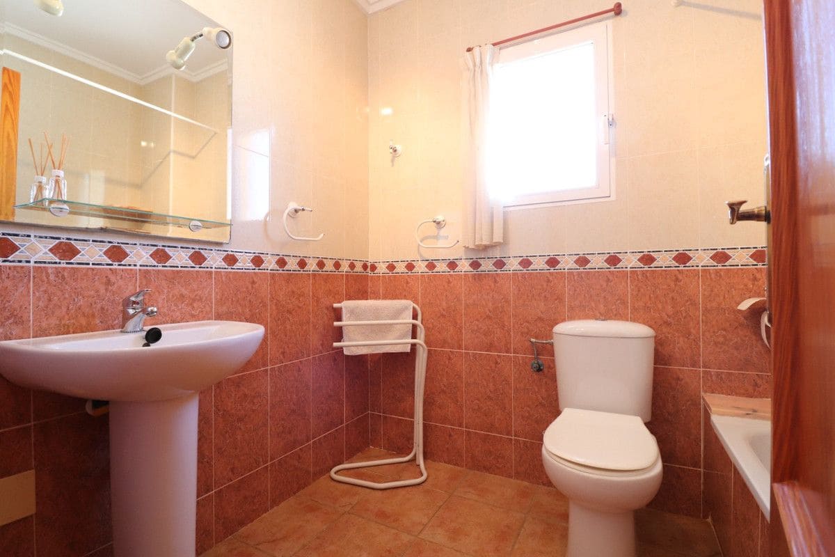 Chalet de 3 habitaciones en San Miguel de Salinas en venta con piscina - 250.000 € (Ref: 10017814)