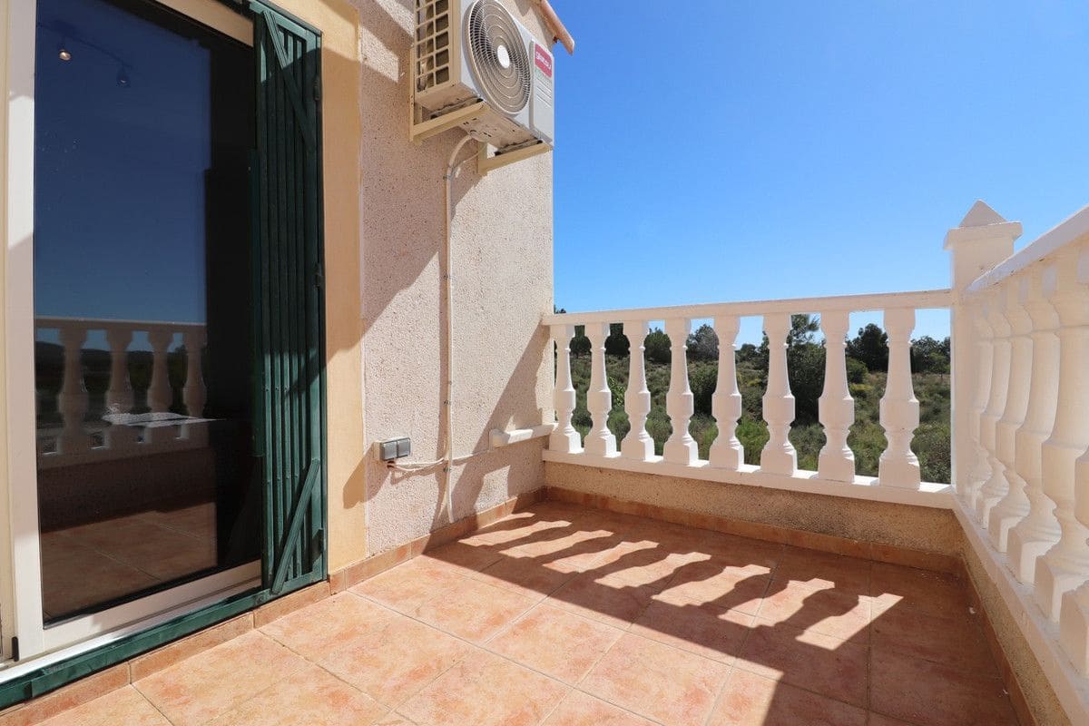 Chalet de 3 habitaciones en San Miguel de Salinas en venta con piscina - 250.000 € (Ref: 10017814)