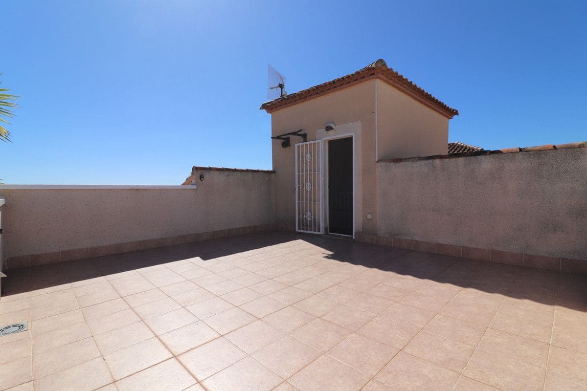 Chalet de 3 habitaciones en San Miguel de Salinas en venta con piscina - 250.000 € (Ref: 10017814)