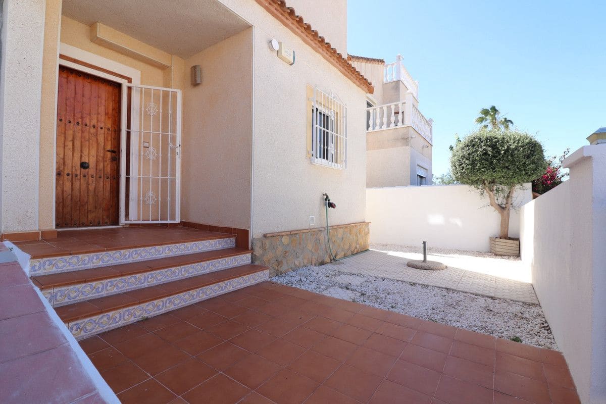 Chalet de 3 habitaciones en San Miguel de Salinas en venta con piscina - 250.000 € (Ref: 10017814)