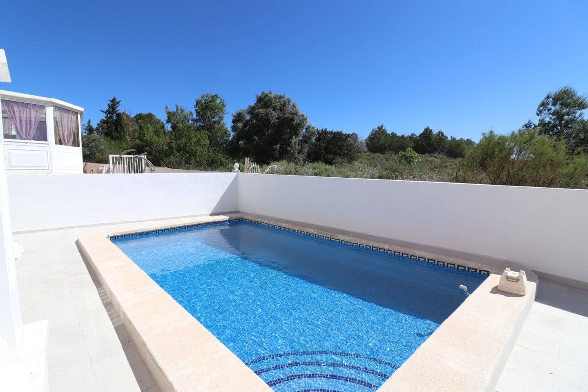 Chalet de 3 habitaciones en San Miguel de Salinas en venta con piscina - 250.000 € (Ref: 10017814)