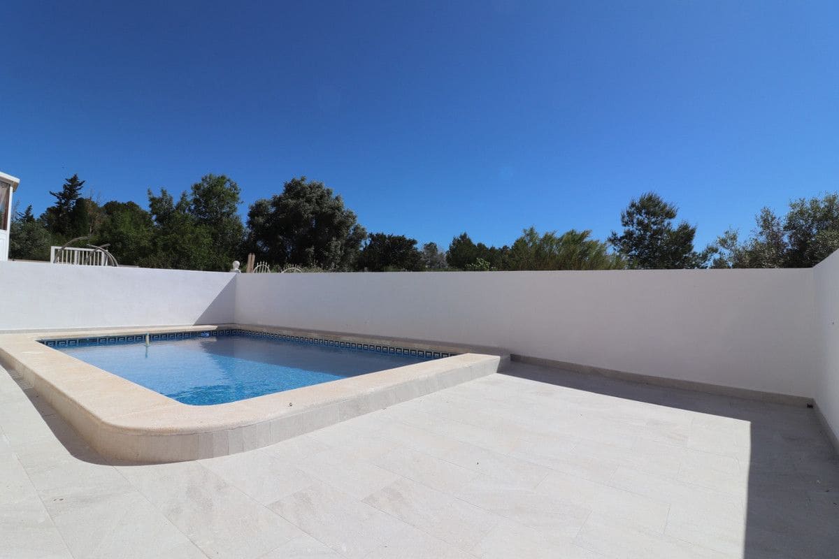 Chalet de 3 habitaciones en San Miguel de Salinas en venta con piscina - 250.000 € (Ref: 10017814)