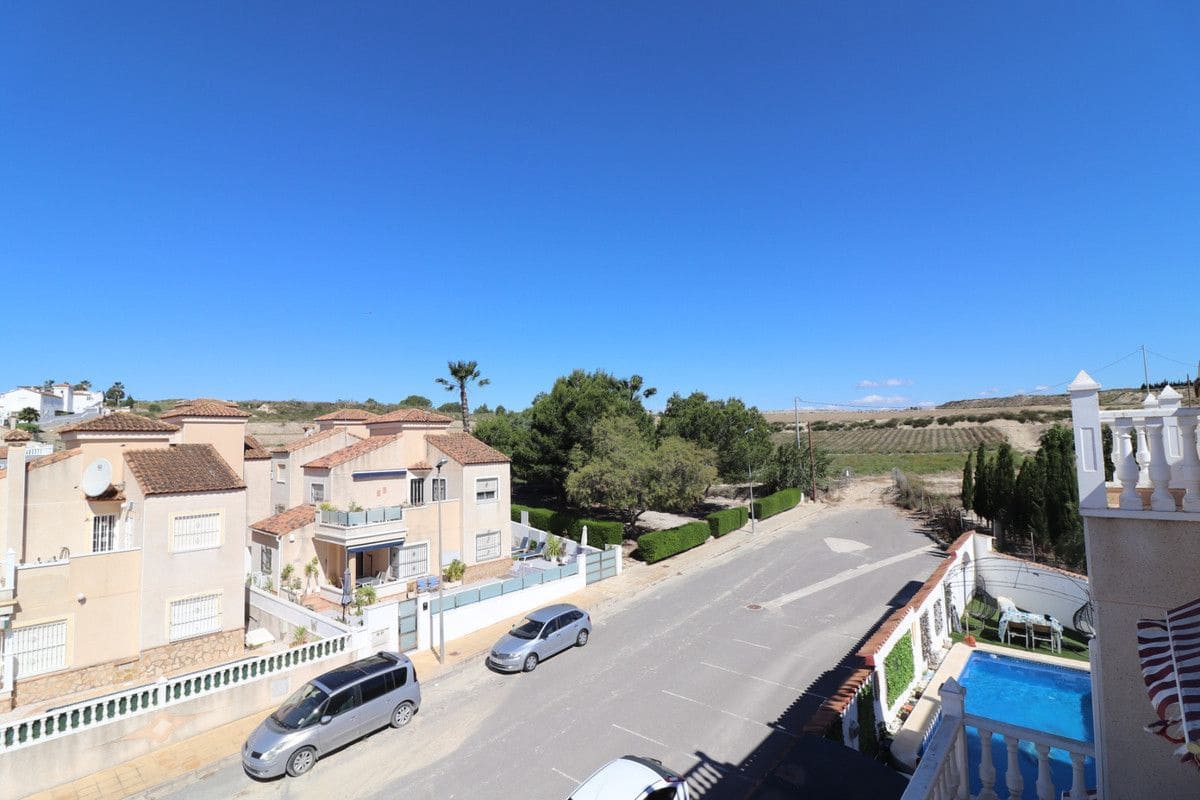 Chalet de 3 habitaciones en San Miguel de Salinas en venta con piscina - 250.000 € (Ref: 10017814)
