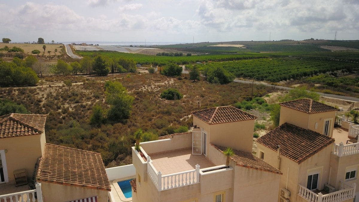 Chalet de 3 habitaciones en San Miguel de Salinas en venta con piscina - 250.000 € (Ref: 10017814)