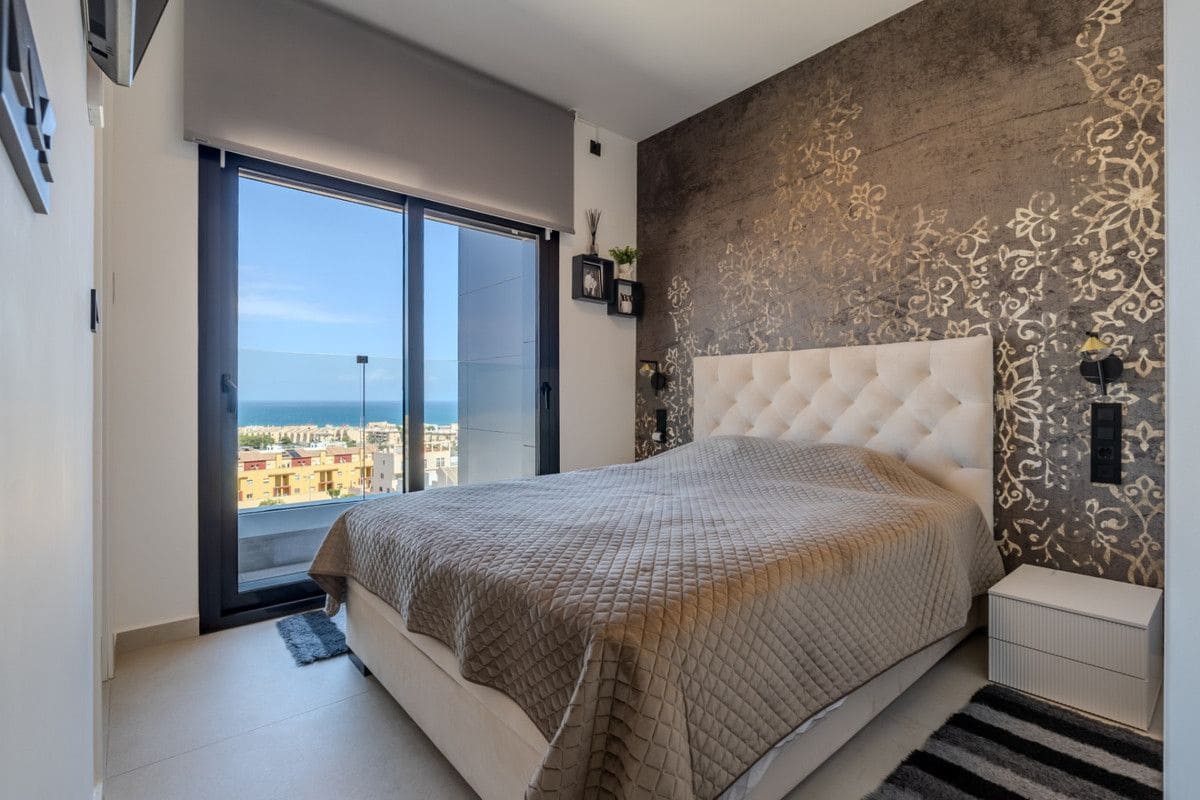 3 soverom Leilighet til salgs i Guardamar del Segura - € 620 000 (Ref: 10017817)