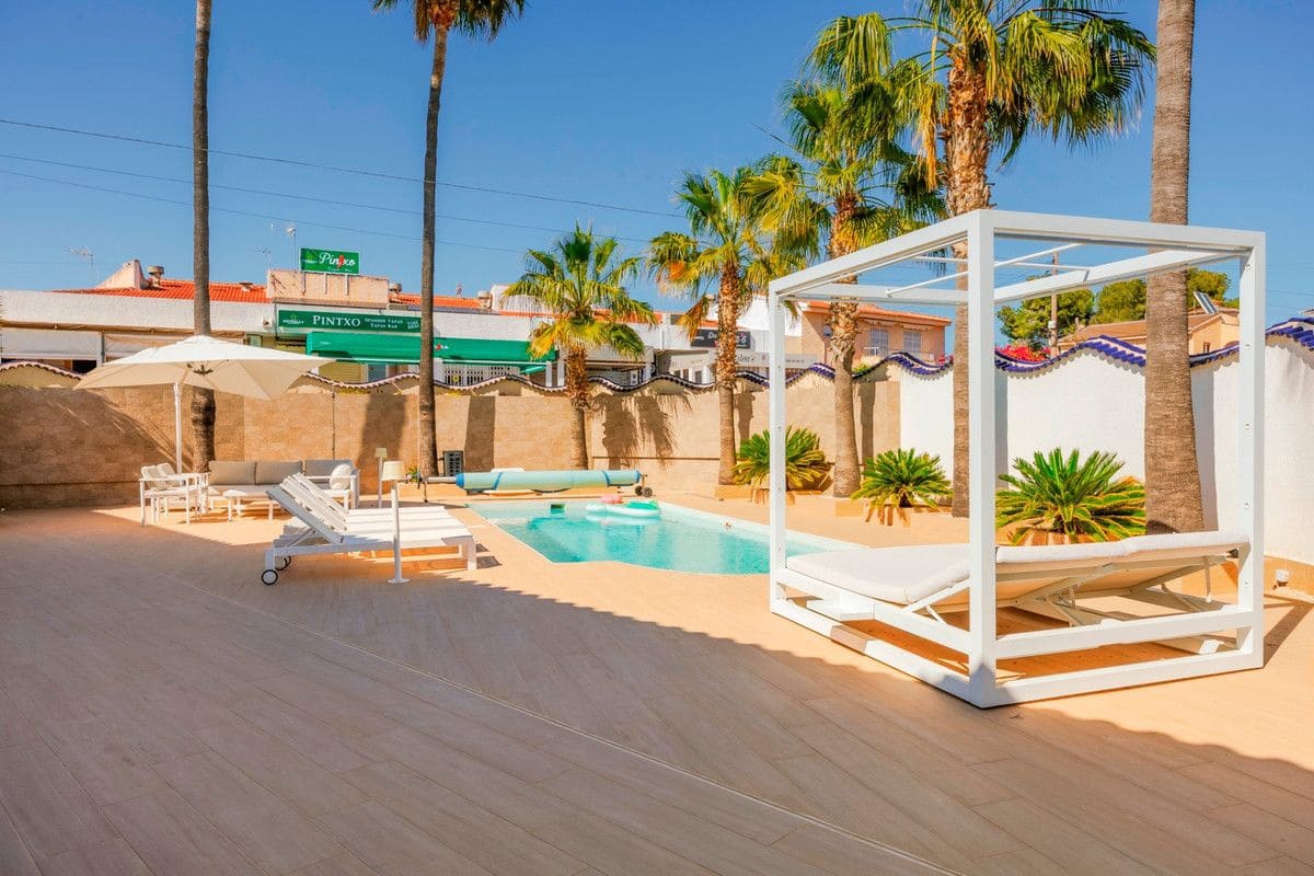 Chalet de 5 habitaciones en Rojales en venta con piscina - 590.000 € (Ref: 10017821)