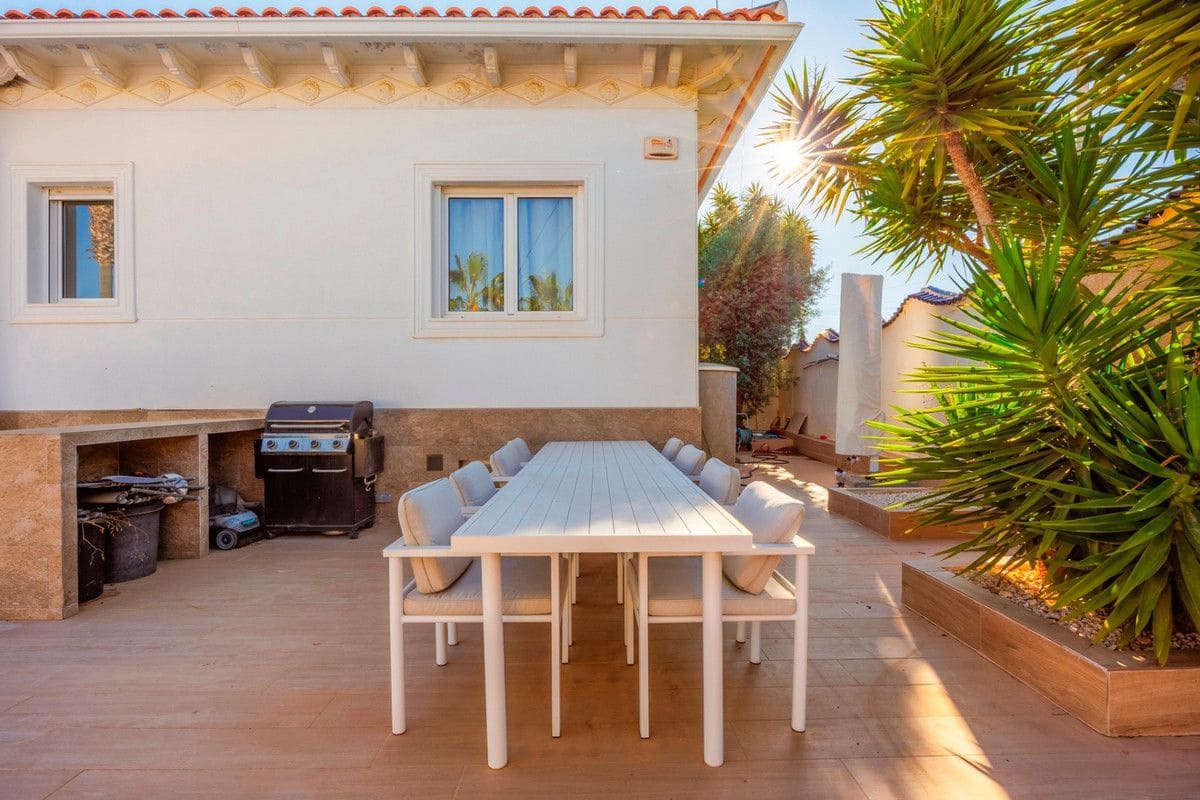 Chalet de 5 habitaciones en Rojales en venta con piscina - 590.000 € (Ref: 10017821)