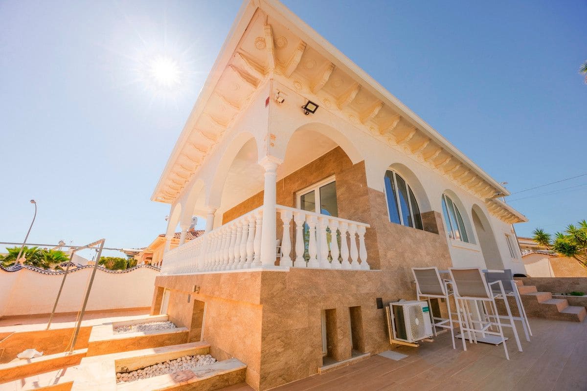 Chalet de 5 habitaciones en Rojales en venta con piscina - 590.000 € (Ref: 10017821)