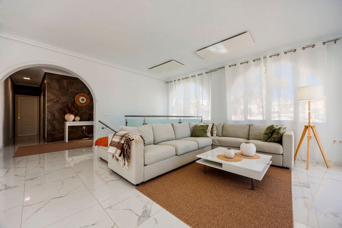 Chalet de 5 habitaciones en Rojales en venta con piscina - 590.000 € (Ref: 10017821)