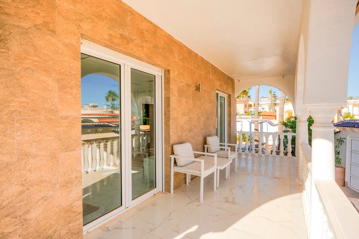 Chalet de 5 habitaciones en Rojales en venta con piscina - 590.000 € (Ref: 10017821)