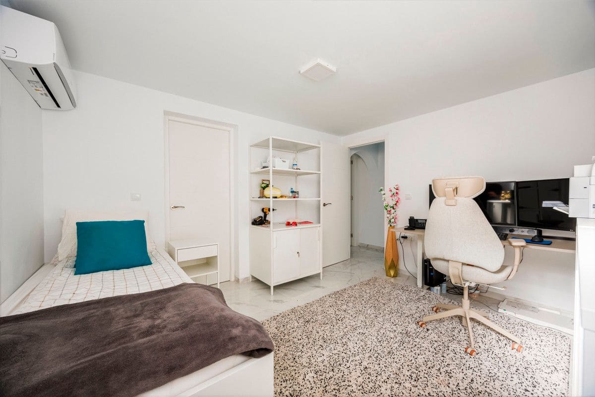 Chalet de 5 habitaciones en Rojales en venta con piscina - 590.000 € (Ref: 10017821)