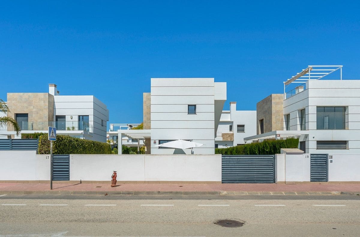 3 bedroom Villa for sale in Rojales - € 499,000 (Ref: 10017822)