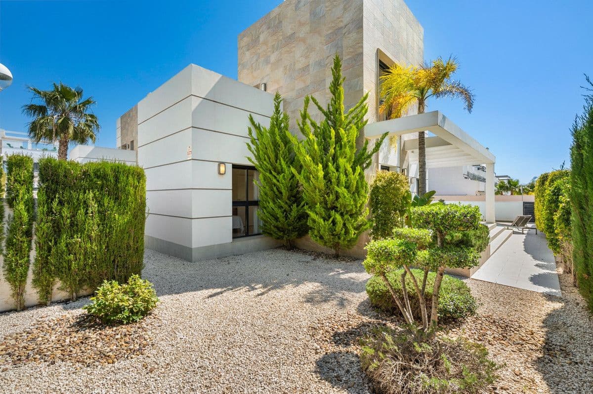 3 bedroom Villa for sale in Rojales - € 499,000 (Ref: 10017822)