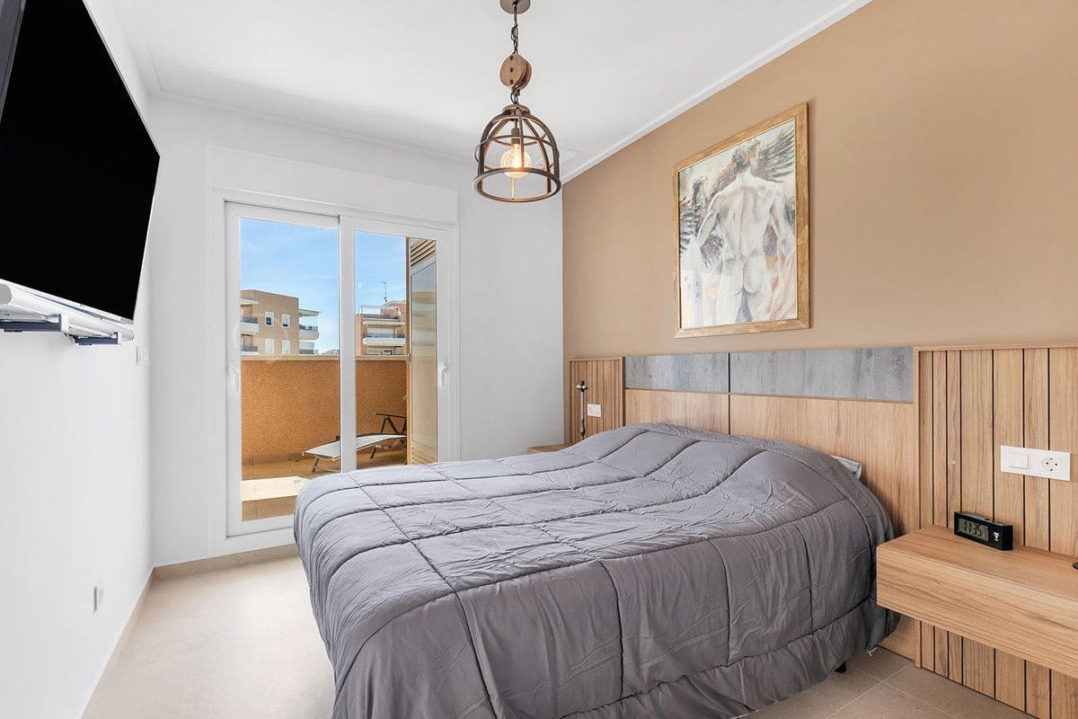 Apartamento de 3 habitaciones en Guardamar del Segura en venta con piscina - 284.900 € (Ref: 10017824)