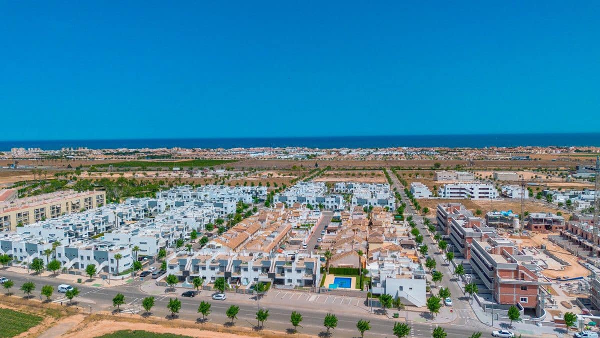 2 bedroom Apartment for sale in Pilar de la Horadada with pool - € 195,000 (Ref: 10017826)