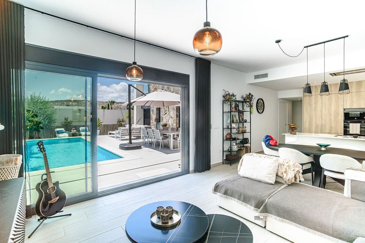 3 bedroom Villa for sale in Algorfa with pool - € 590,000 (Ref: 10017836)